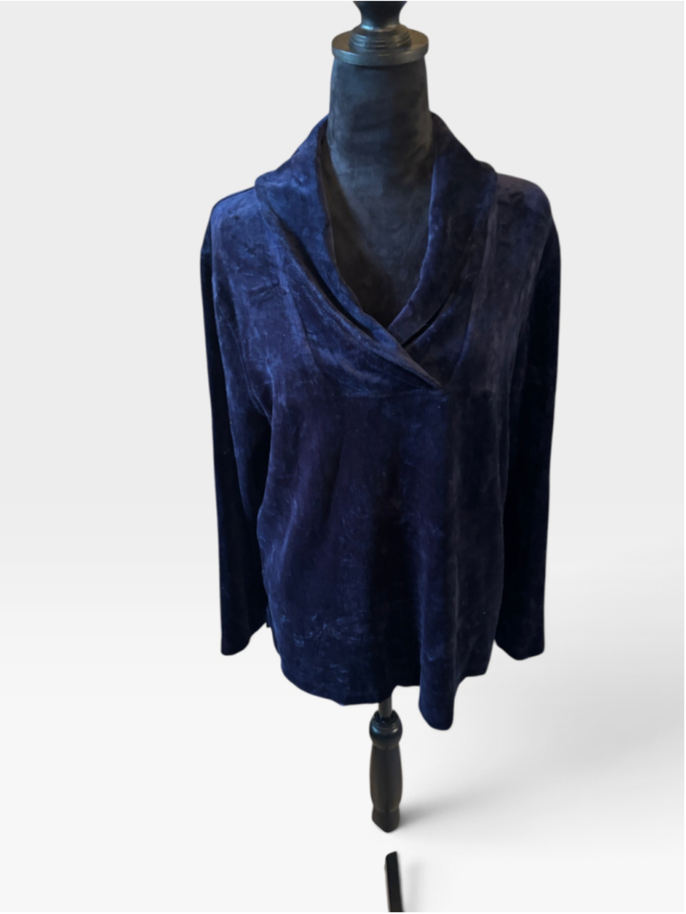 Talbots EUC Navy Blue Long Sleeve Velour V-Neck Top - Size L